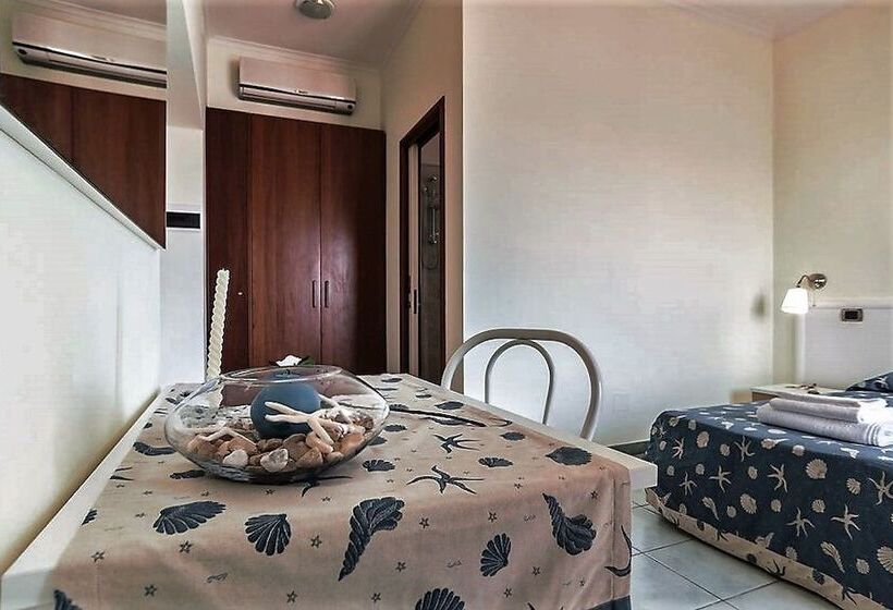 スタンダードルーム, Tirreno Formia