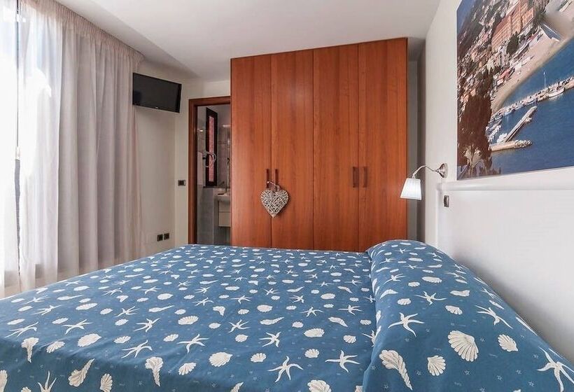 スタンダードルーム, Tirreno Formia