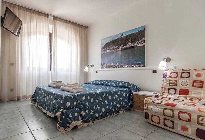 スタンダードルーム, Tirreno Formia