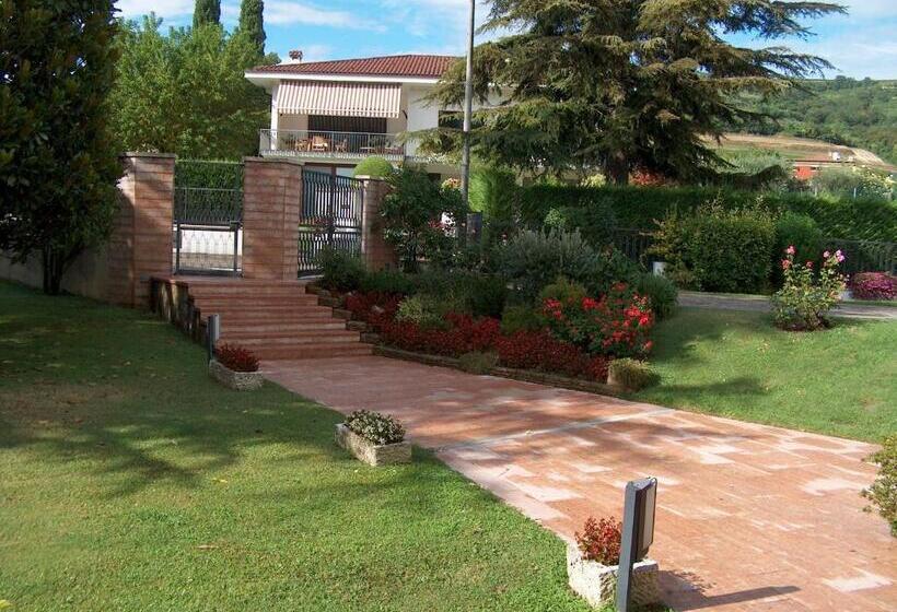 Люкс Классика, B&b La Grola