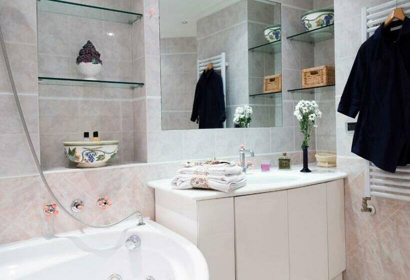 غرفة قياسية مزوَّدة بجاكوزي, La Luna E I Faló Luxury Accomodation