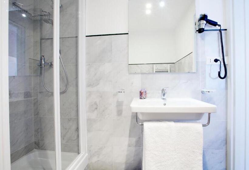 سوئیت جونیور با چشمانداز باغ, La Madonetta   Dimora D Epoca