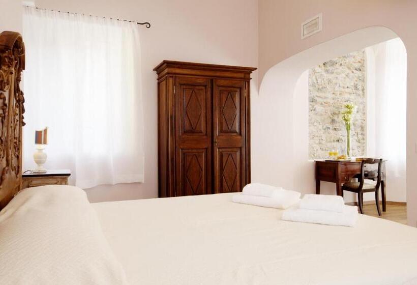 سوئیت جونیور با چشمانداز باغ, La Madonetta   Dimora D Epoca