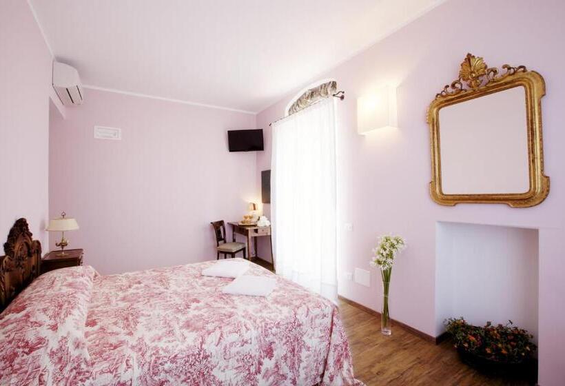 اتاق لوکس با چشمانداز دریا, La Madonetta   Dimora D Epoca