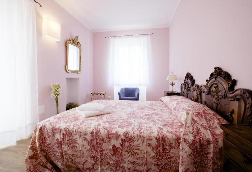 اتاق لوکس با چشمانداز دریا, La Madonetta   Dimora D Epoca