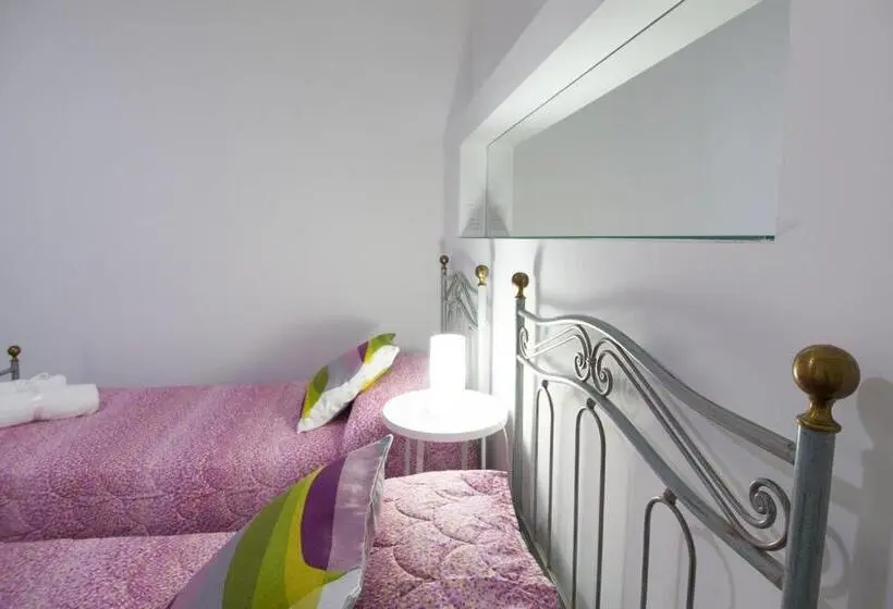 Standard Kolmen Hengen Huone, Pianozero Room