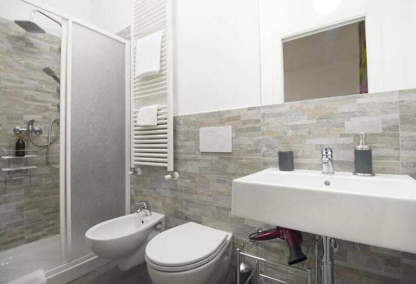 Standard Kolmen Hengen Huone, Pianozero Room