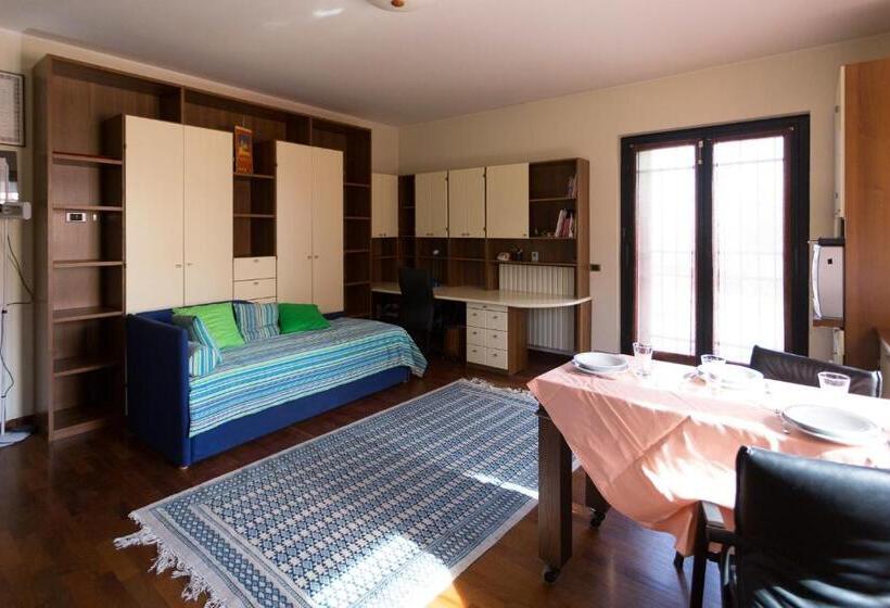 דירת חדר בקומת קרקע, Villagramde