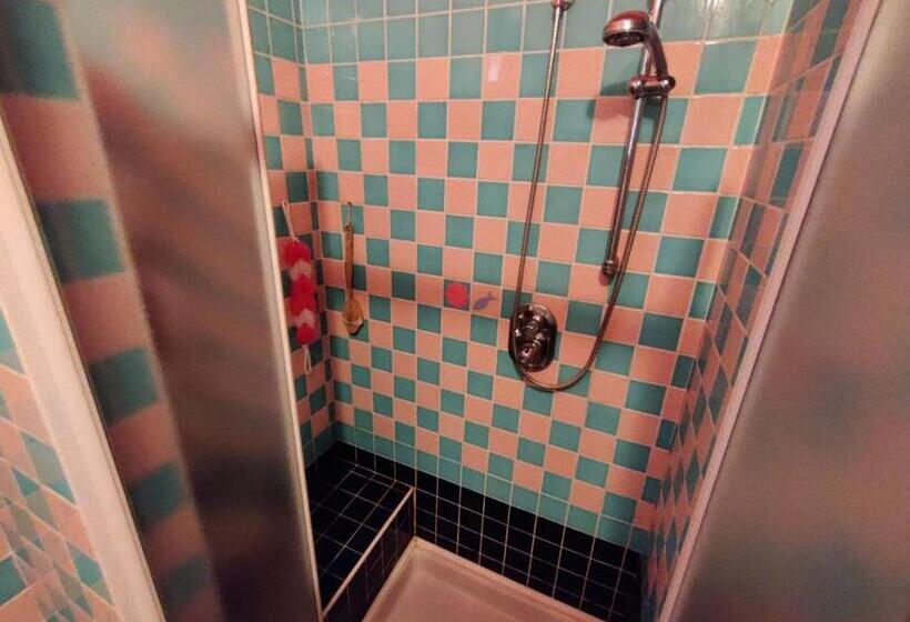 חדר סטנדרט לארבעה, Villagramde