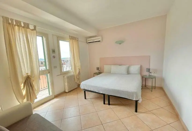 اتاق لوکس با چشم‌انداز دریاچه, Albergo Vittoria