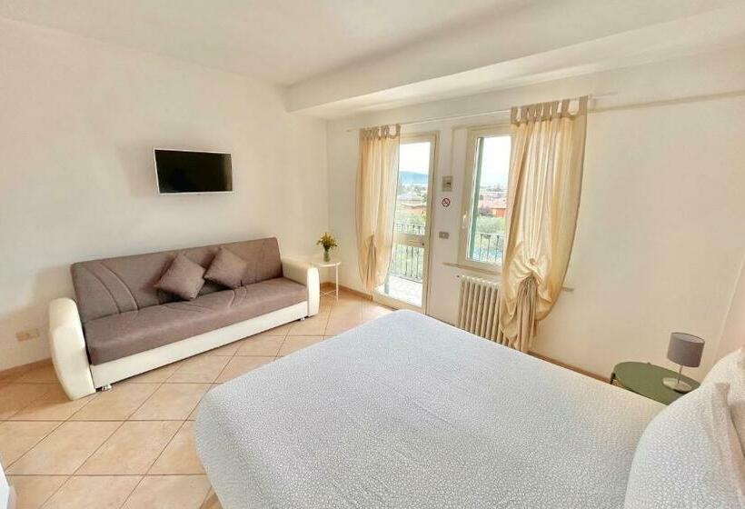 غرفة ديلوكس مطلة على البحيرة, Albergo Vittoria