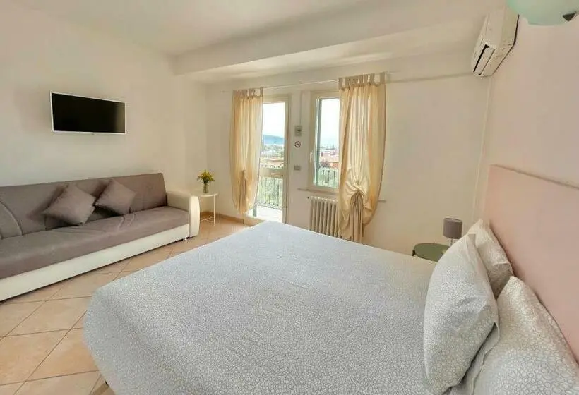 اتاق لوکس با چشم‌انداز دریاچه, Albergo Vittoria