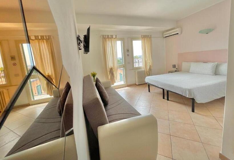 غرفة ديلوكس مطلة على البحيرة, Albergo Vittoria