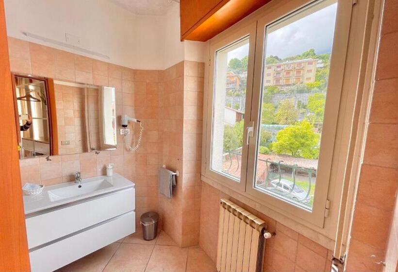 اتاق استاندارد سه نفره, Albergo Vittoria