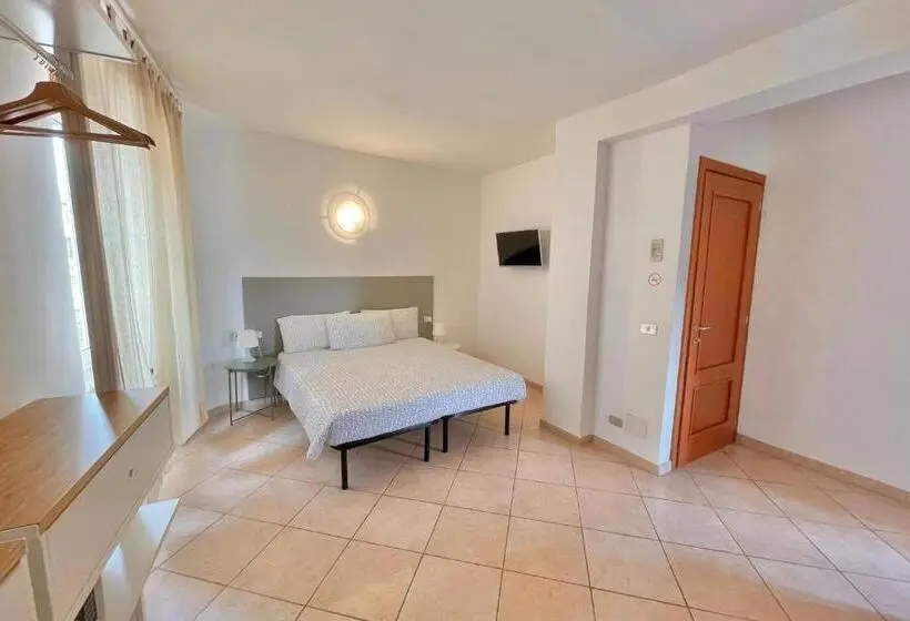 اتاق استاندارد سه نفره, Albergo Vittoria