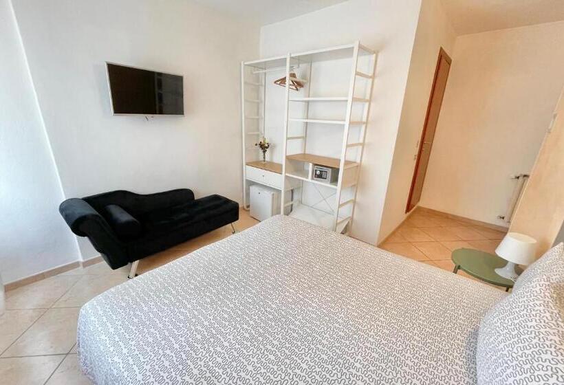 غرفة قياسية مطلة على المدينة, Albergo Vittoria