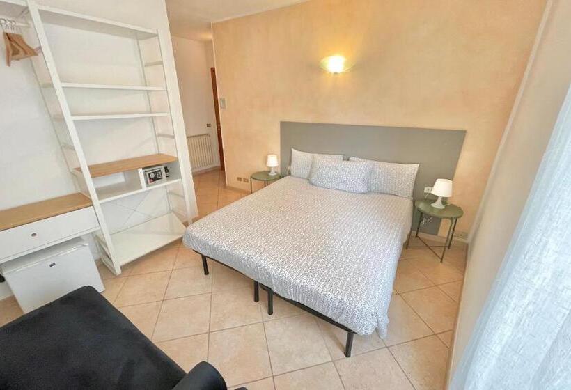 غرفة قياسية مطلة على المدينة, Albergo Vittoria