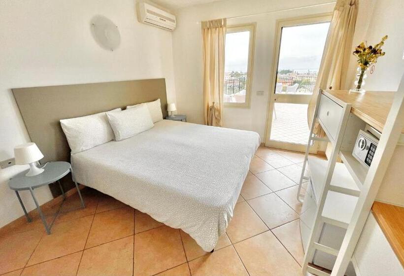 غرفة قياسية مطلّة علي البحيرة, Albergo Vittoria