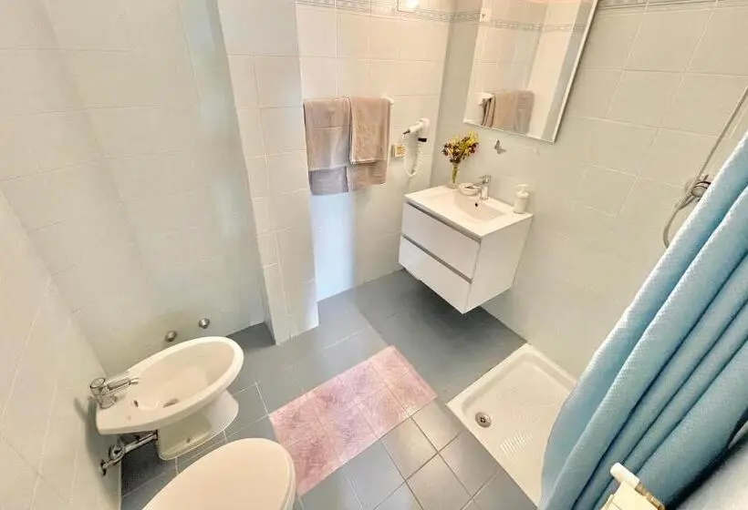 اتاق استاندارد یک نفره, Albergo Vittoria