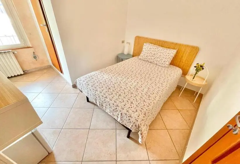اتاق استاندارد یک نفره, Albergo Vittoria