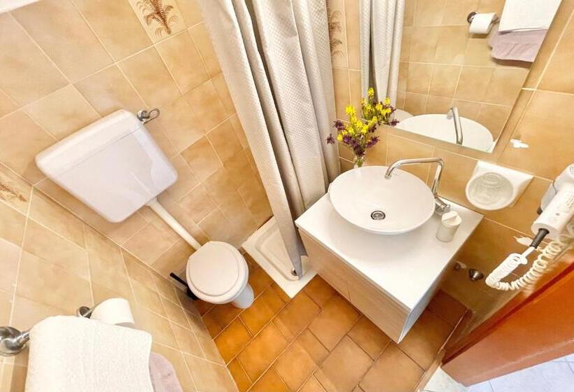 اتاق استاندارد یک نفره, Albergo Vittoria