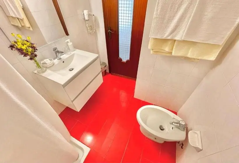 اتاق اکونومی, Albergo Vittoria
