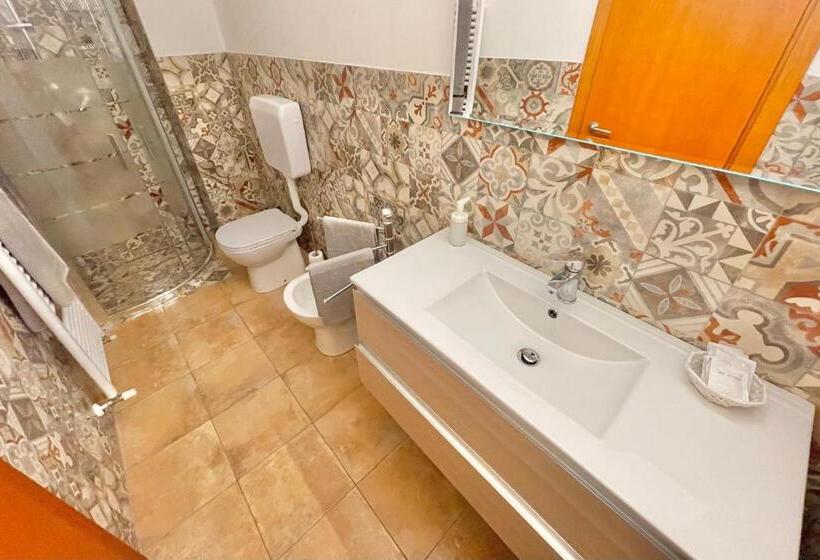 اتاق استاندارد چهار تخته, Albergo Vittoria
