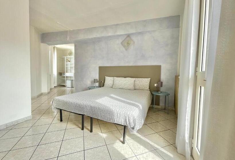 غرفة قياسية مطلّة علي البحيرة, Albergo Vittoria