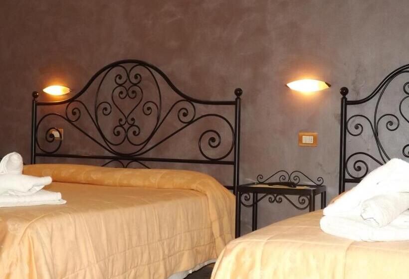 三人经典房间, Aurora