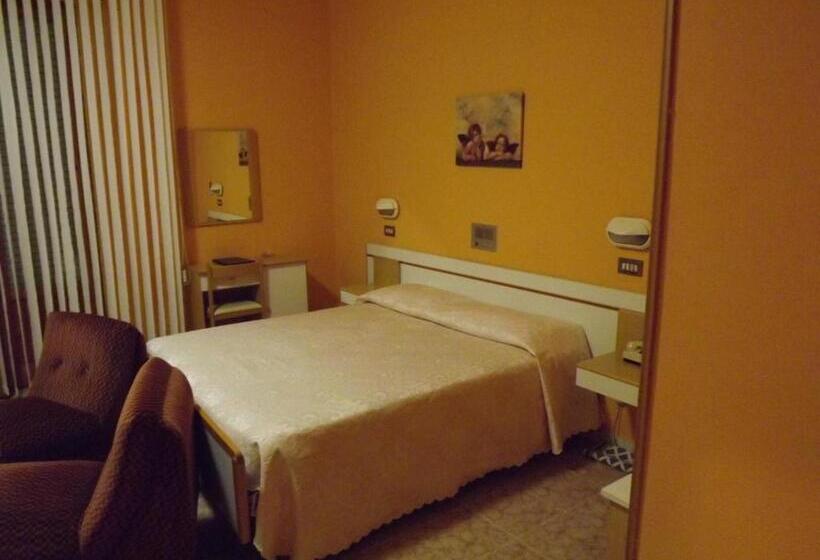 스탠다드 룸, Cristina