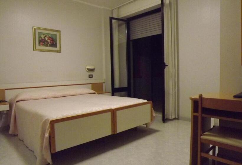 스탠다드 룸, Cristina