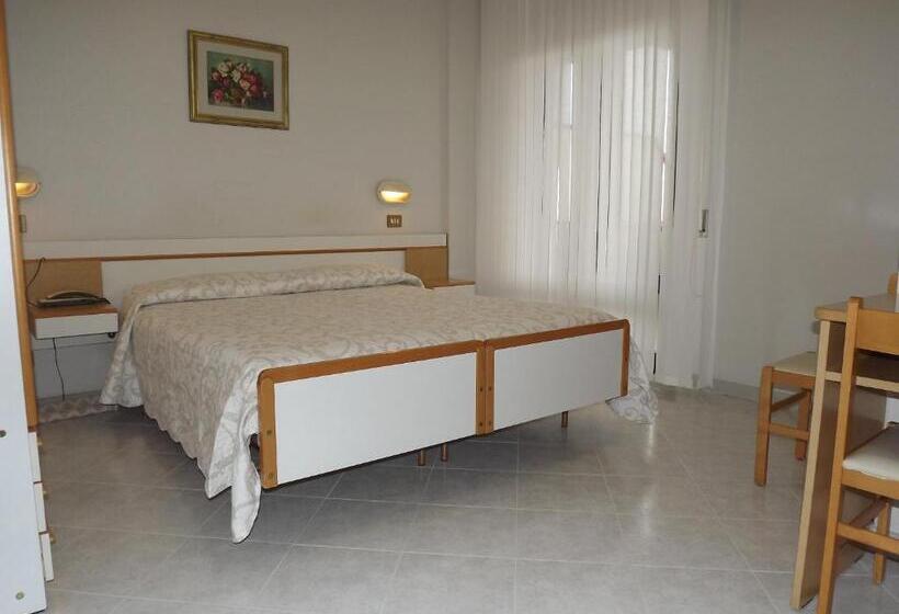 스탠다드 룸, Cristina