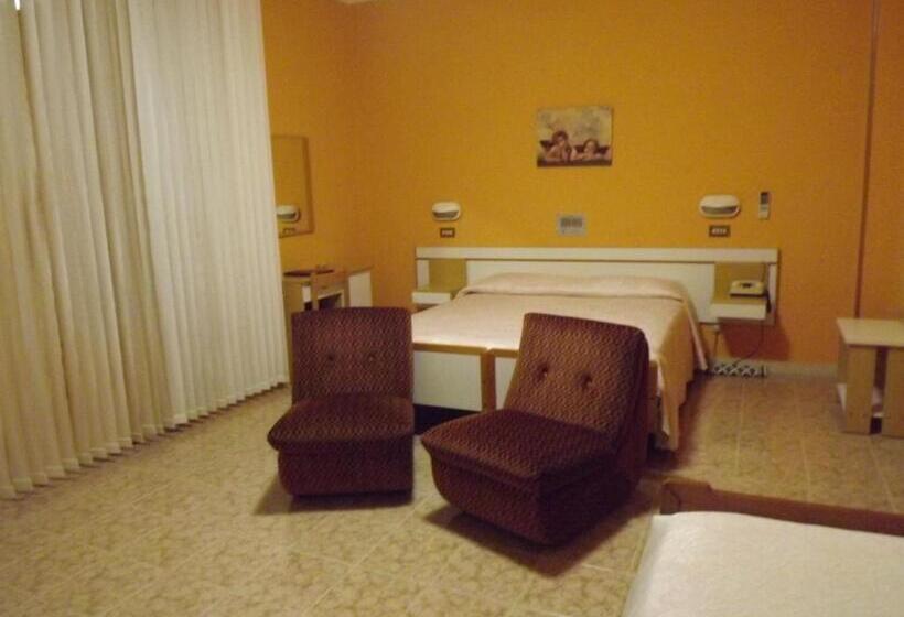 스탠다드 트리플 룸, Cristina