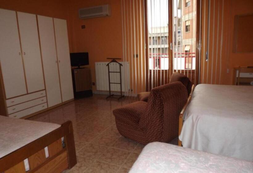 4인용 스탠다드 룸, Cristina