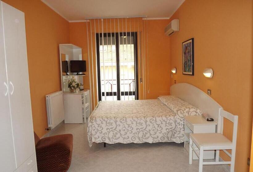 غرفة سوبيريور, Cristina