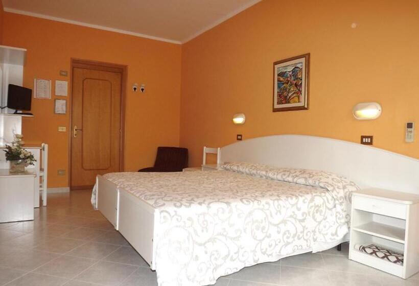 수피리어 룸, Cristina