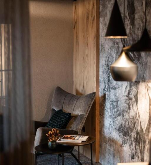 Люкс Повышенной Комфортности, Der Mesnerwirt   4 Superior   Meran 2000