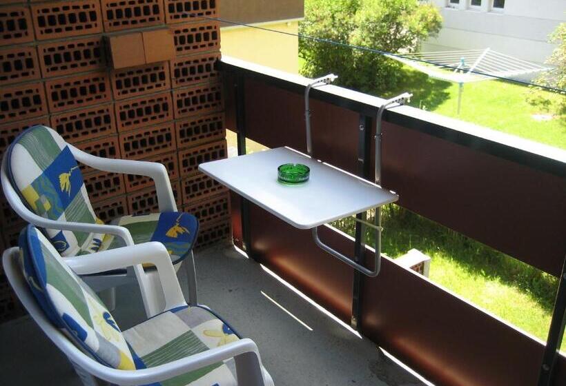 מיטה בחדר משותף, Garni Simplon