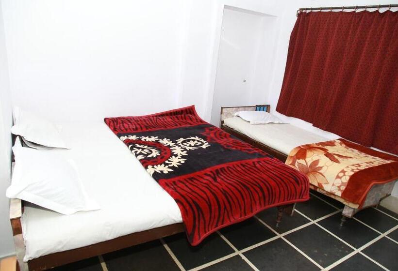 Chambre Triple Standard, Ramnivas