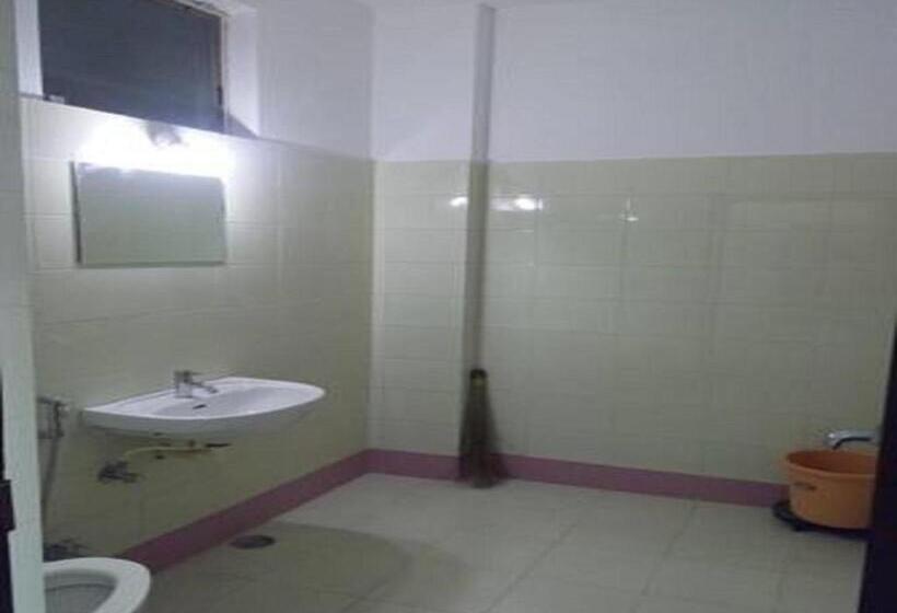 Chambre Triple Deluxe, Ramnivas