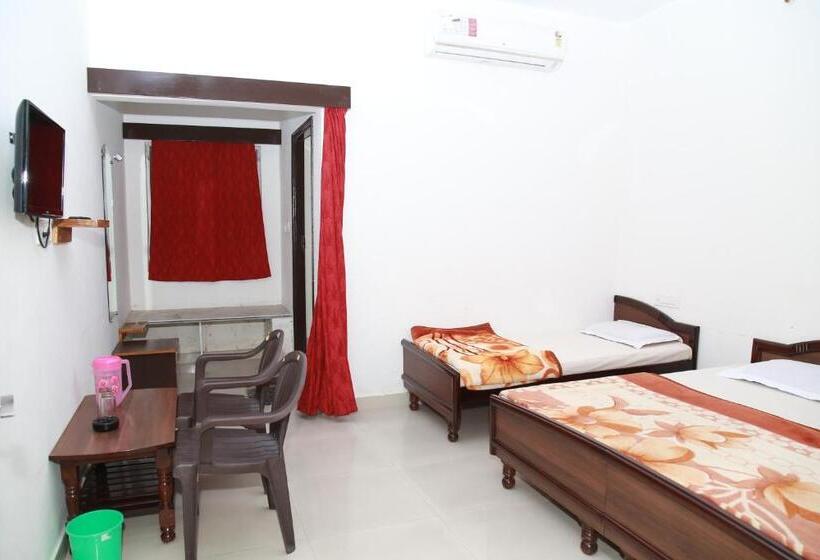 Chambre Triple Deluxe, Ramnivas