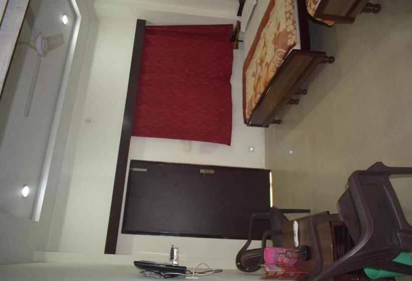 Chambre Triple Deluxe, Ramnivas