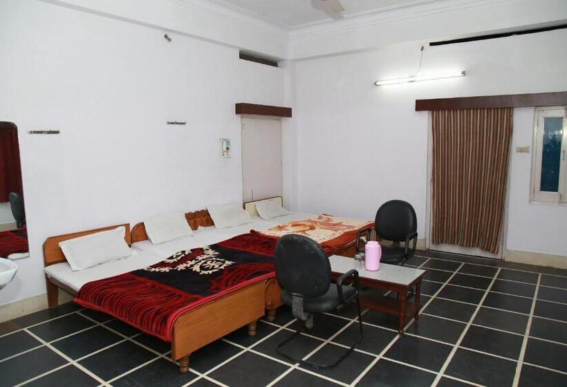 Appartement Familial, Ramnivas