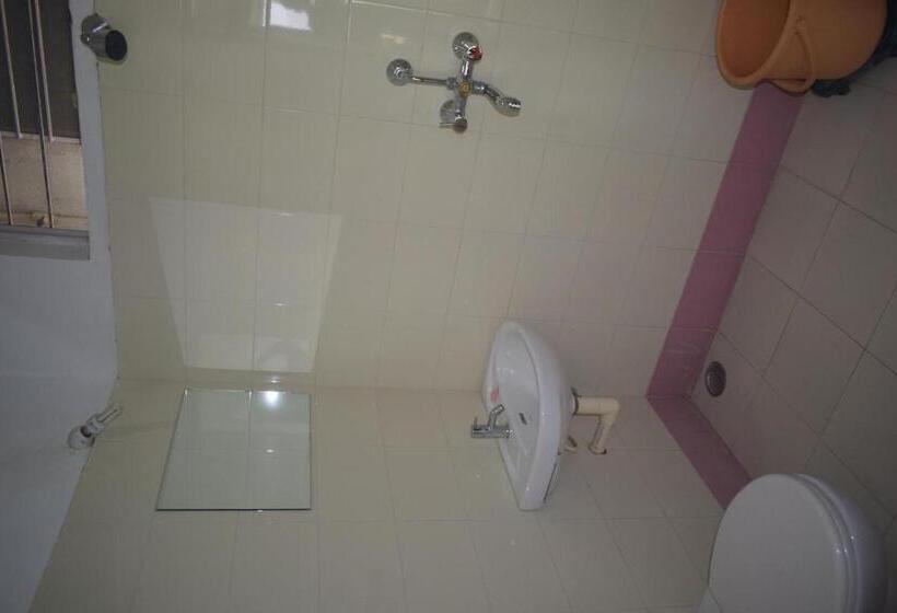 Chambre Basic Individuelle Salle de Bains Commune, Ramnivas