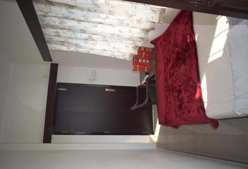 Chambre Basic Individuelle Salle de Bains Commune, Ramnivas