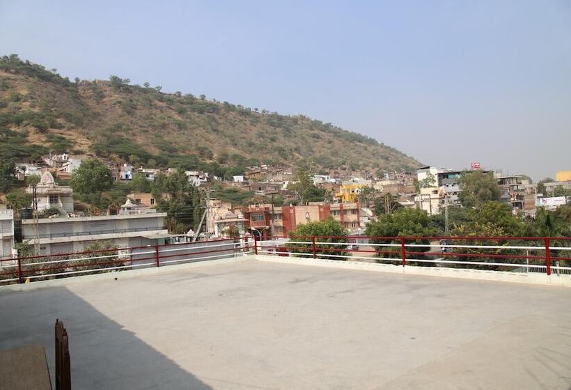 Chambre Triple Deluxe, Ramnivas