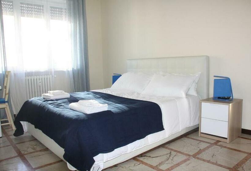 标准间, Lotus B&b