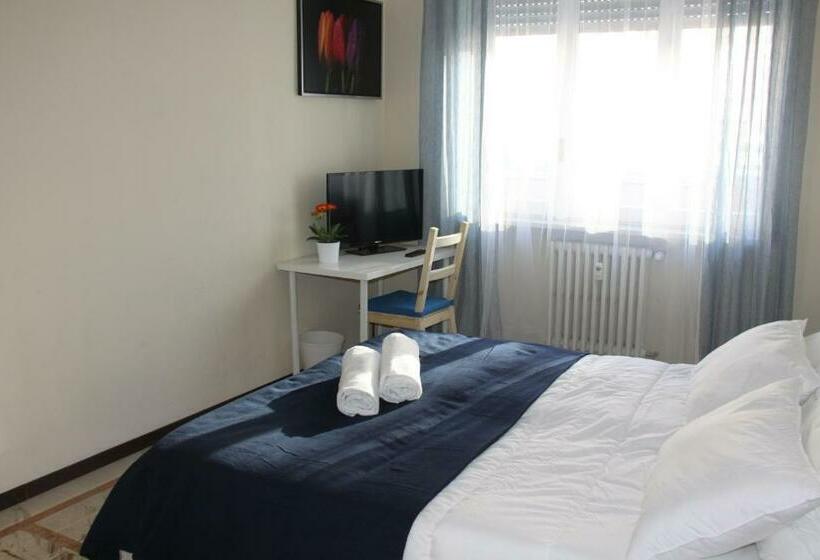 标准间, Lotus B&b