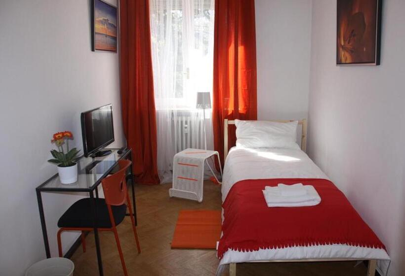 اتاق استاندارد یک نفره, Lotus B&b