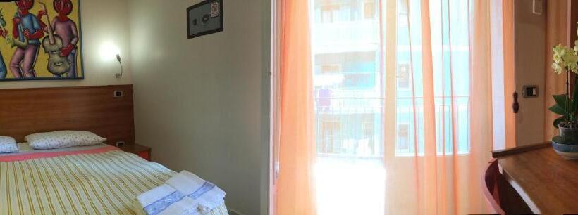 اتاق استاندارد سه تخته با سرویس بهداشتی مشترک, Piccolo Principe Salerno B&b